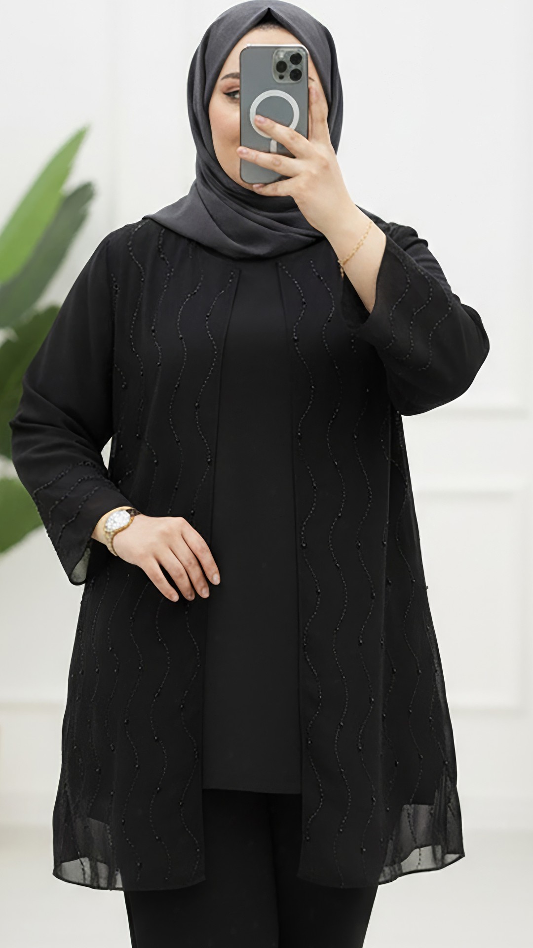 Şıklığınızı Yansıtan Taşlı Tül Detaylı Siyah Tunik